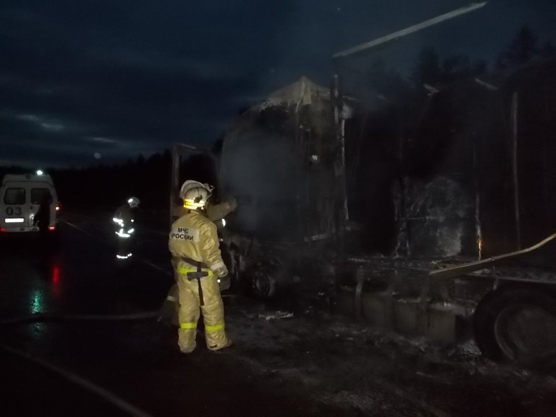 Пожарно-спасательные подразделения ликвидировали пожар в Олонецком районе.